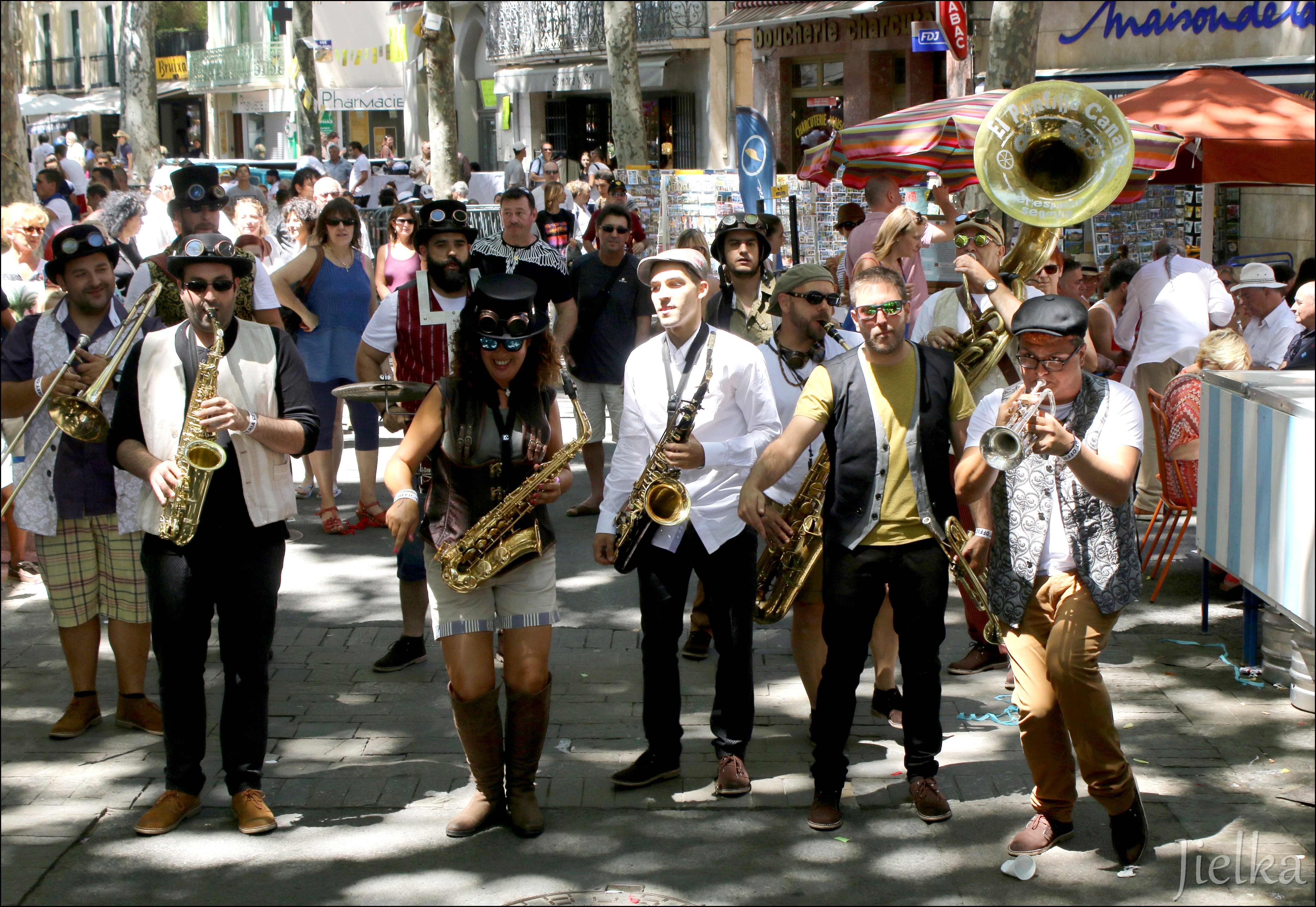 Banda d'une feria du sud 66